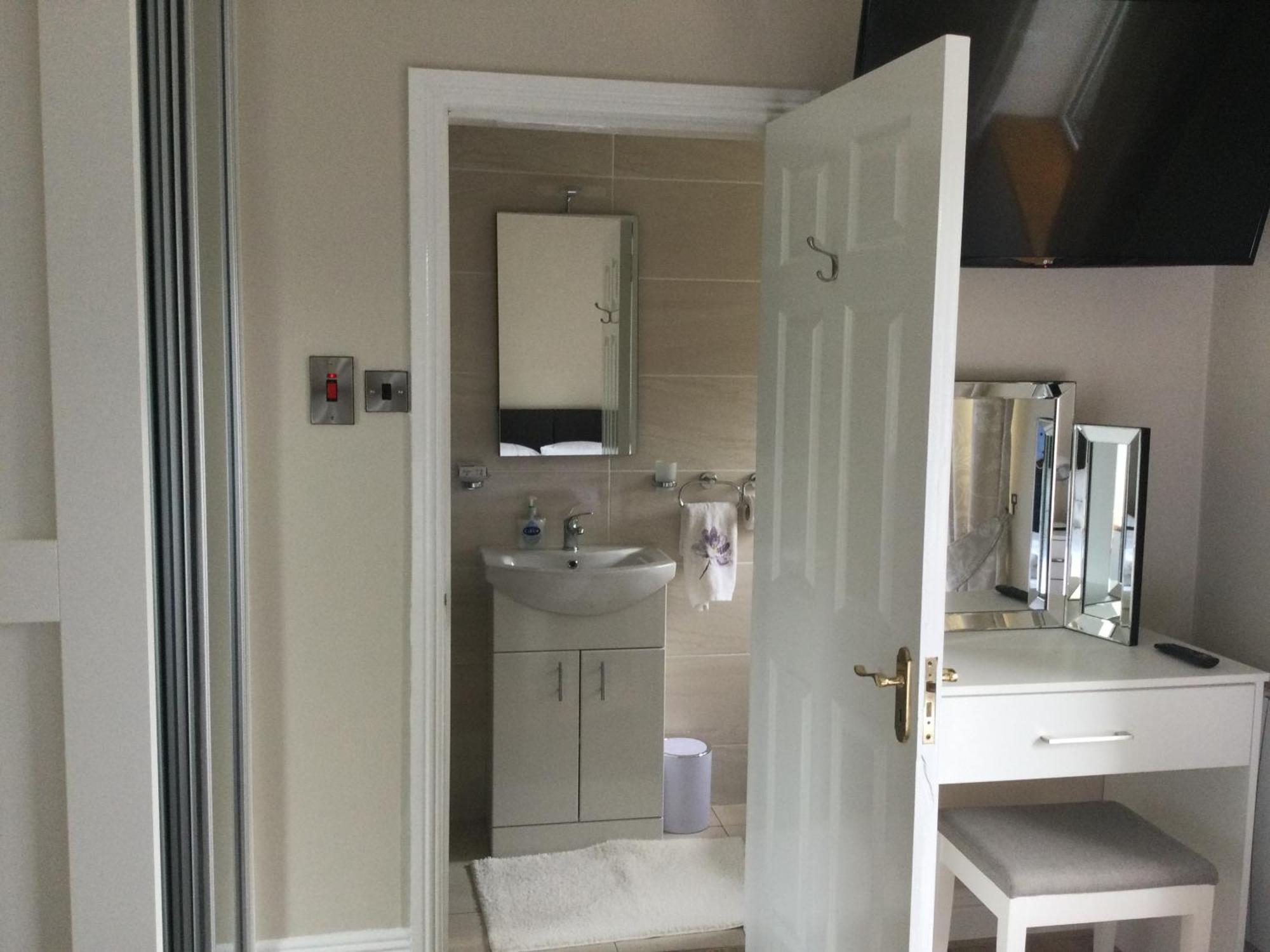 Adare Luxury Riverside Apartment Limerick Junction Esterno foto